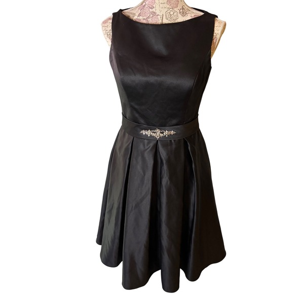 Star Jordan Black Dress Size 6 Sleeveless Party Cocktail with Rhinestone Belt